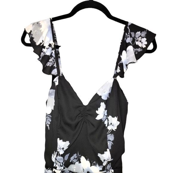 Charlotte Russe Black Floral Tie-Back Romper Size S - Picture 2 of 10